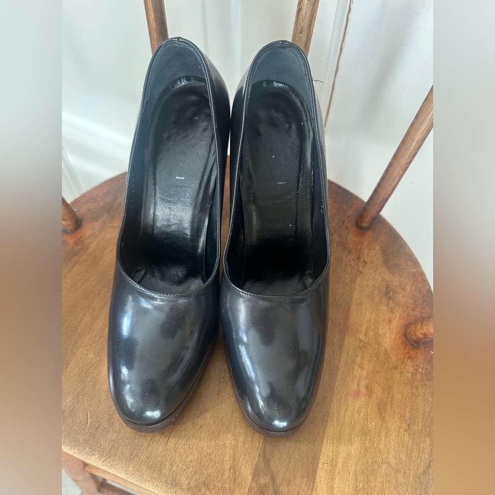 Gucci Black Patent Leather Platform Pumps - Picture 2 of 8